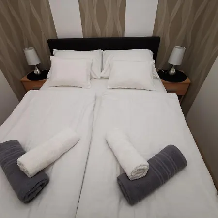 Lejlighed Centrum Apartman Keszthely