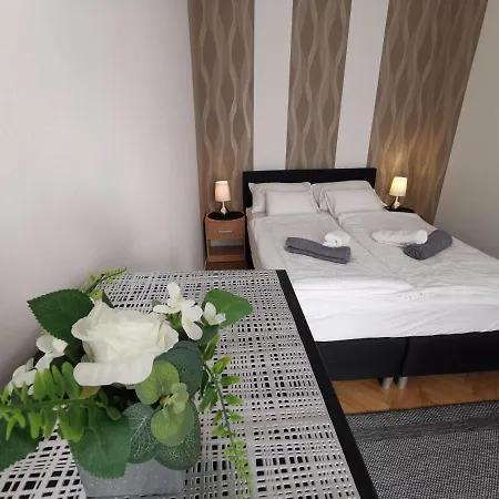 Lejlighed Centrum Apartman Keszthely