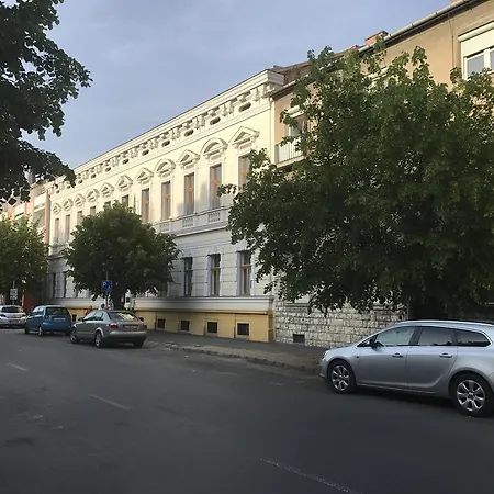 Lejlighed Centrum Apartman Keszthely