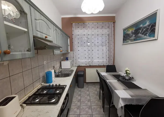 Centrum Apartman 아파트 케츨리